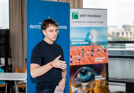 Bourses BNP Paribas - montre les photos à la racine de cet album Bourses BNP Paribas